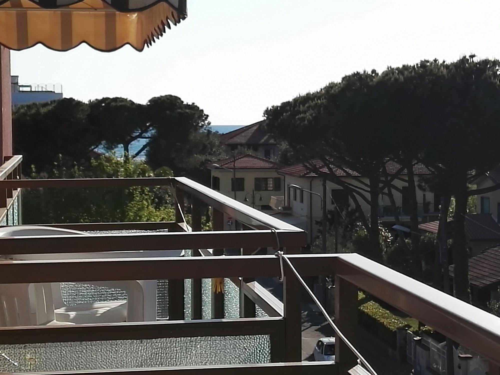 Hotel Elizabeth Marina di Pietrasanta Kültér fotó